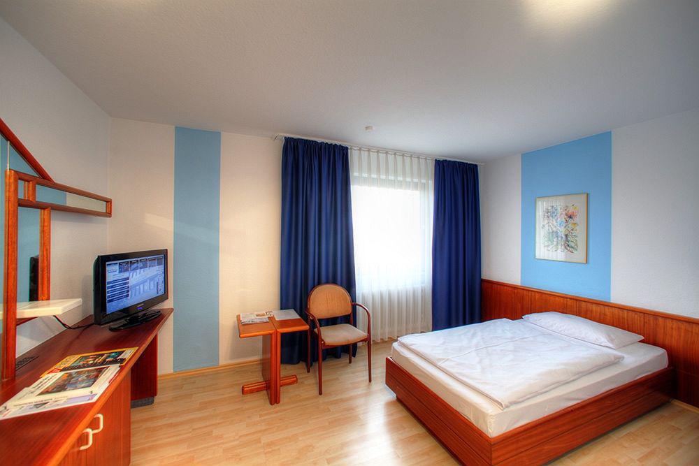 Hotel Berlin Sindelfingen Bagian luar foto