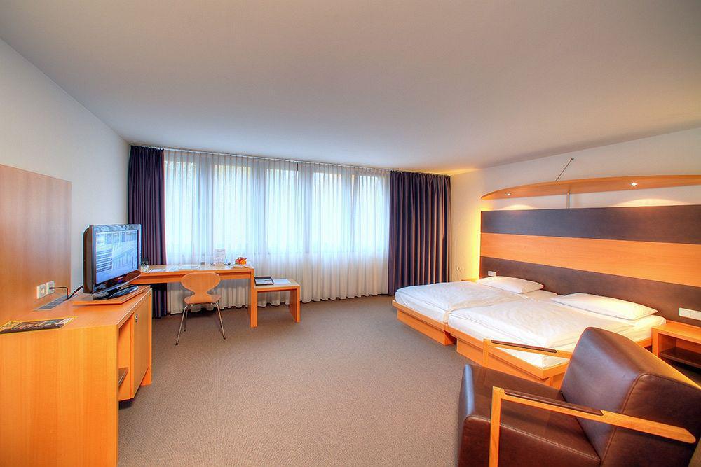 Hotel Berlin Sindelfingen Bagian luar foto