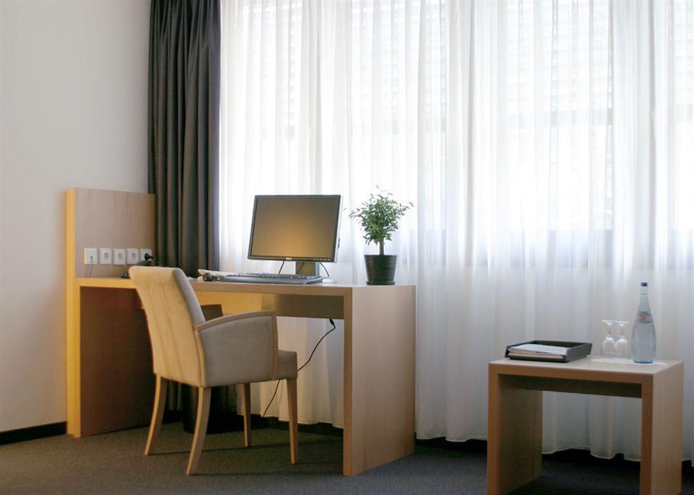 Hotel Berlin Sindelfingen Bagian luar foto